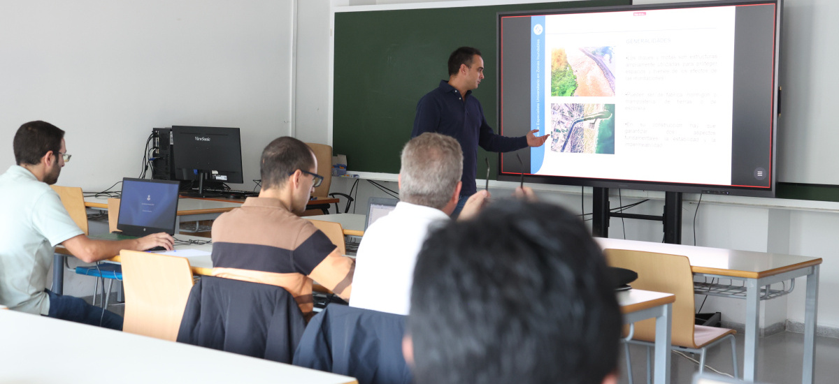 Alumnos del curso de Especialista en zonas inundables calculan la capacidad de drenaje de localidades de la Región